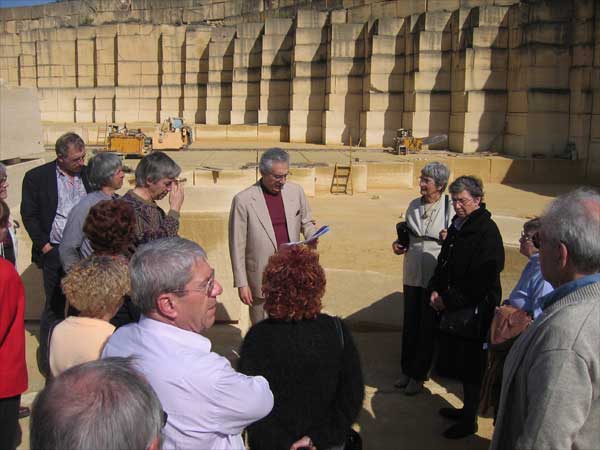 Visite des carri&egrave;res de Vers sous la houlette de J.-M. Chauveau